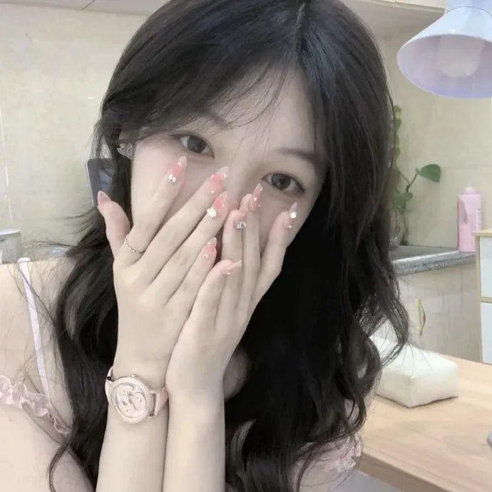 为活命每天穿到他的寝宫吸龙气